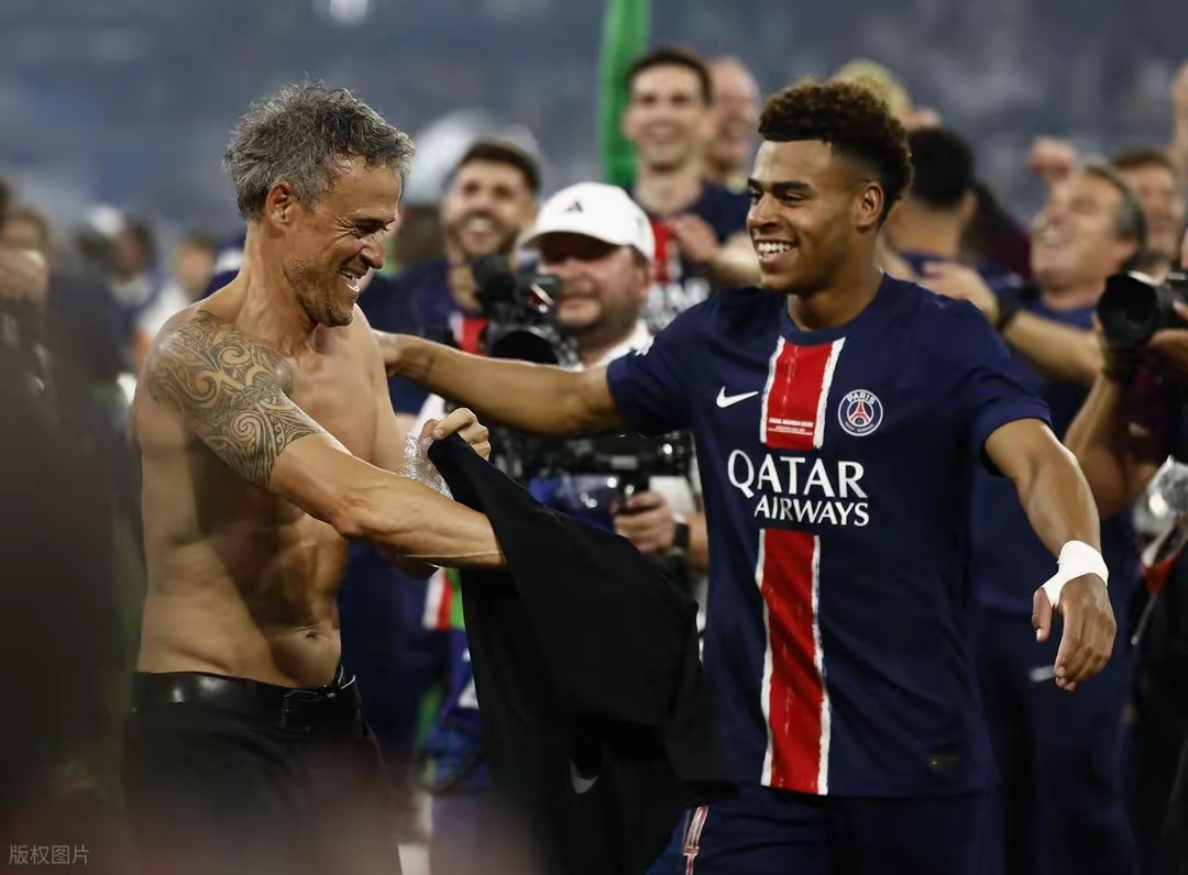 开云sport-曼联力克巴黎，若日尼奥带队取胜